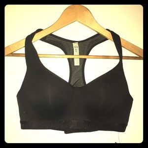 UNDER ARMOUR R sports bra